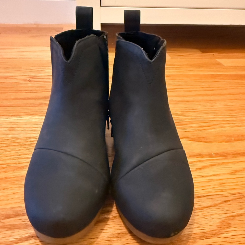 girls black ankle boot with wedge